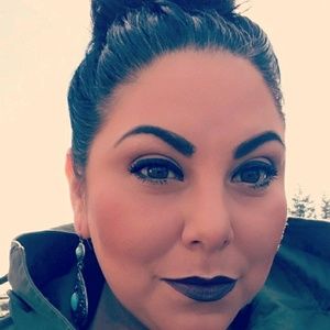 Meet your Posher, Monica